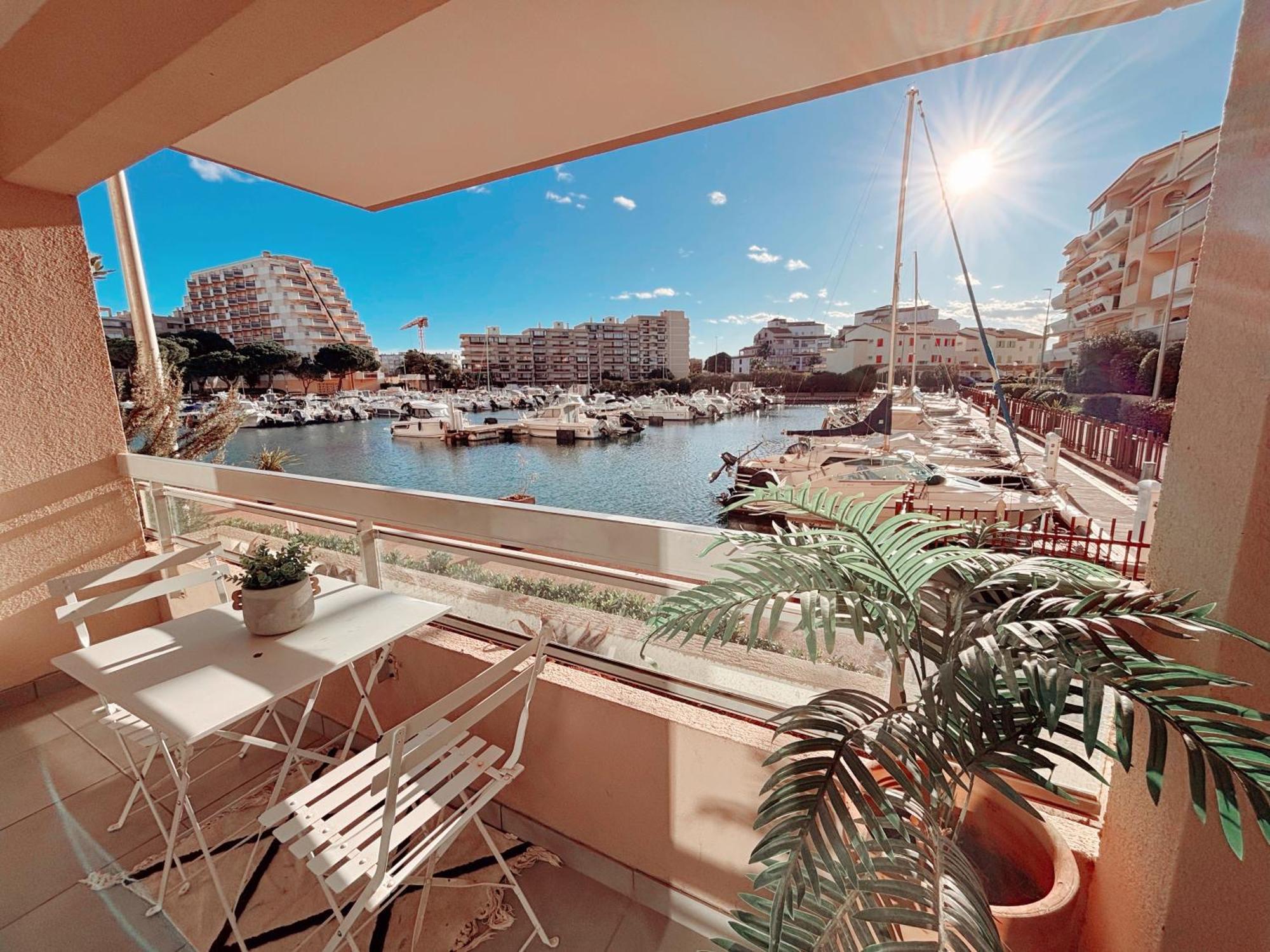 Magnifique T2 Au Calme Avec Une Superbe Vue Sur Le Port Кане Екстериор снимка